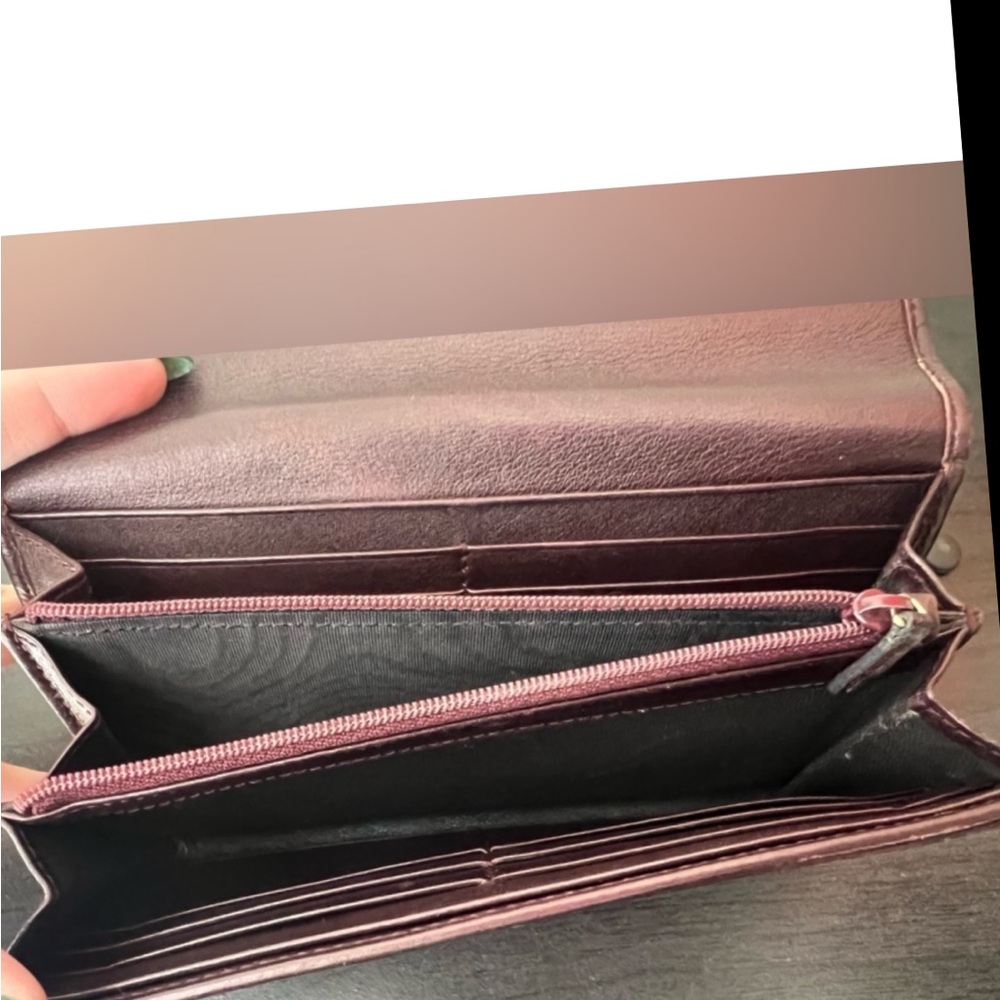 Gucci Burgundy Wallet with Gold Heart Logo - Picture 6 of 7